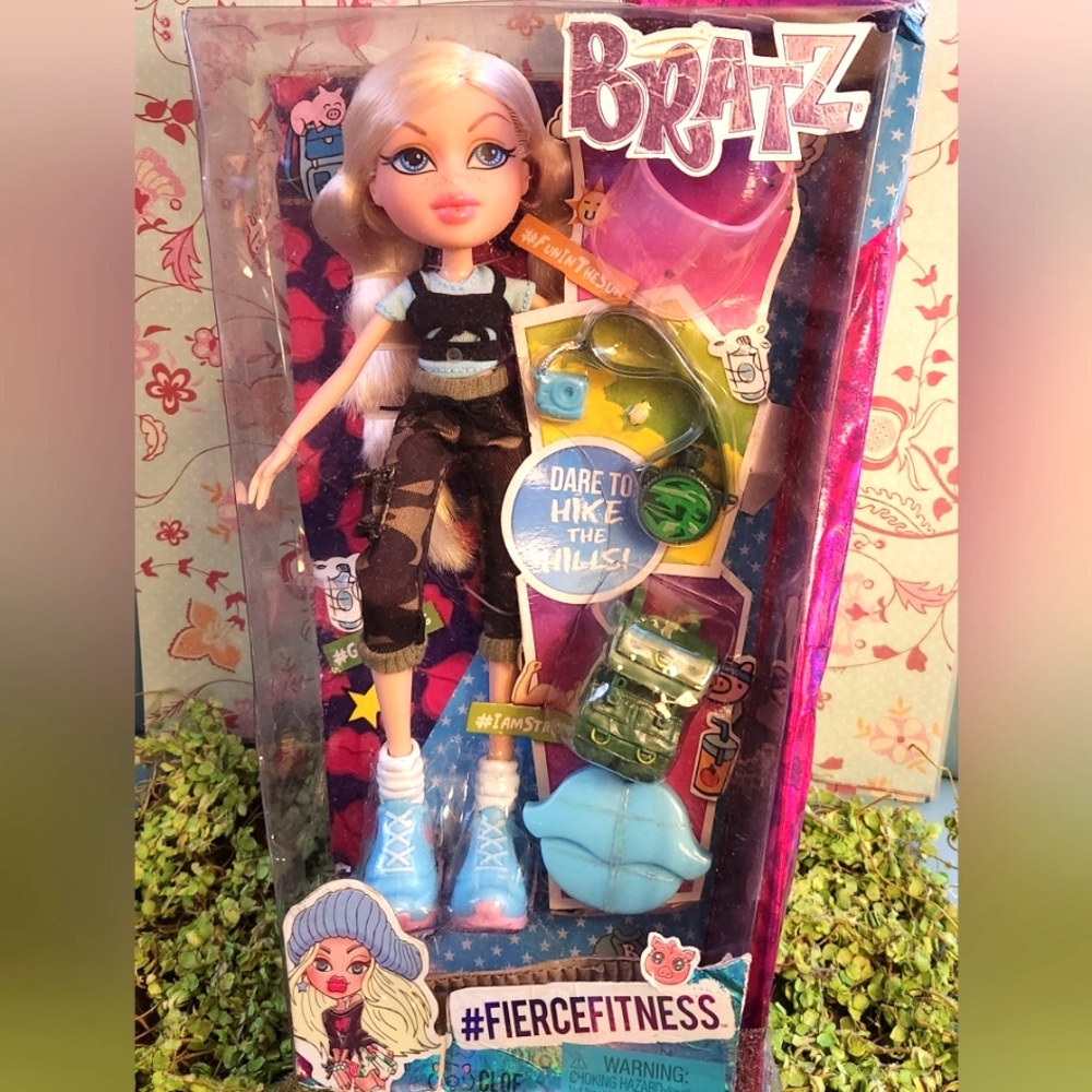 BRATZ CLOE Fierce Fitness Hiking Themed Doll Fit DARE TO HIKE THE HILLS 2015 NIB